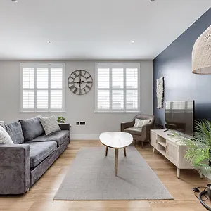 Charming 1 Bedroom Apt , Town Centre, Wifi, Free Parking By Tent Serviced , Staines-upon-Thames United Kingdom