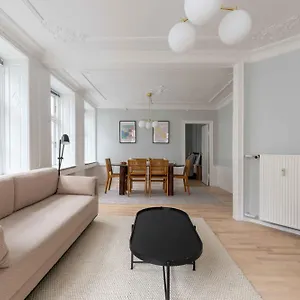  Apartment Spacious Tivoli Gardens W 3 Bedrooms